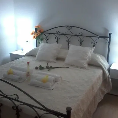 La Casa Di Donato Bed & Breakfast 4*